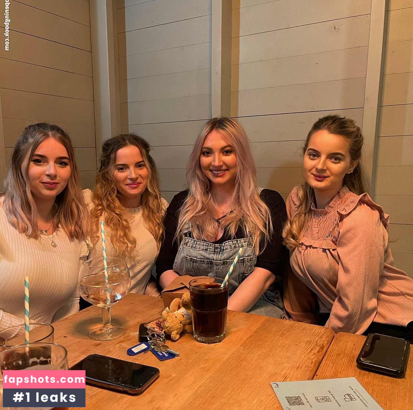 Shona Colson gallery photo #42