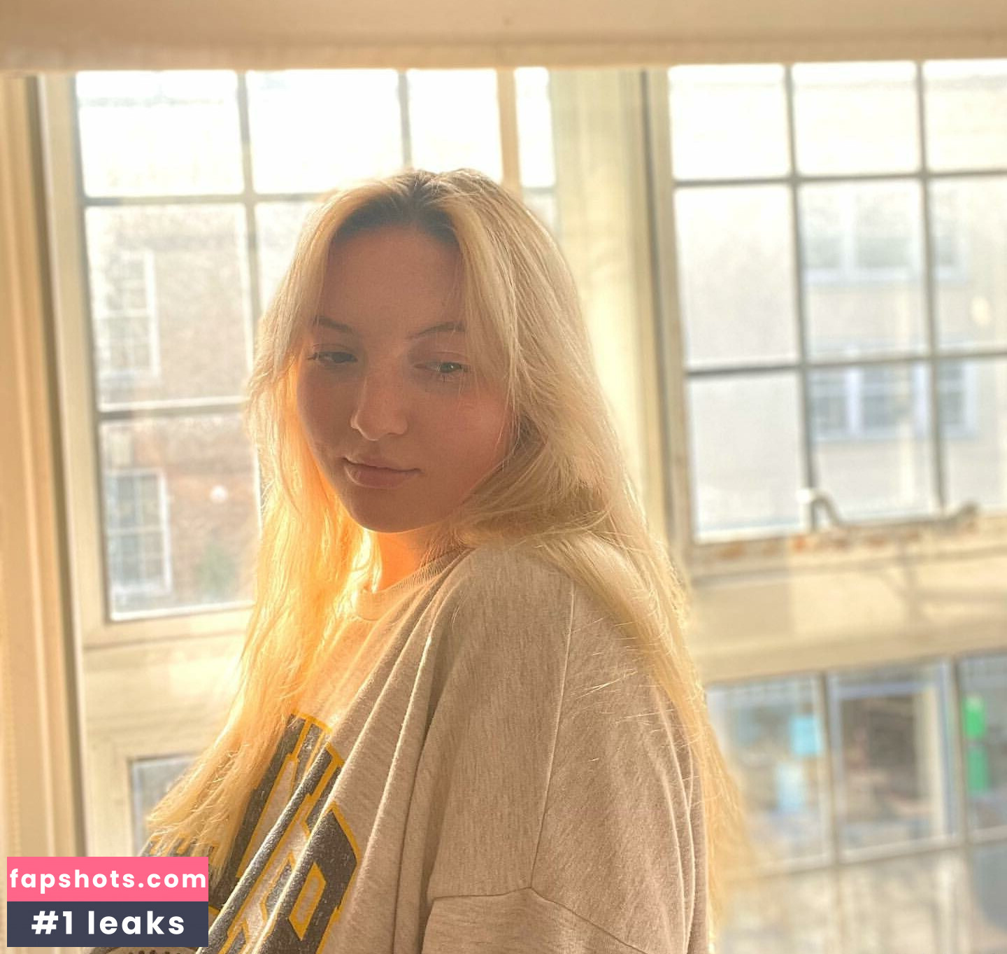 Shona Colson gallery photo #43