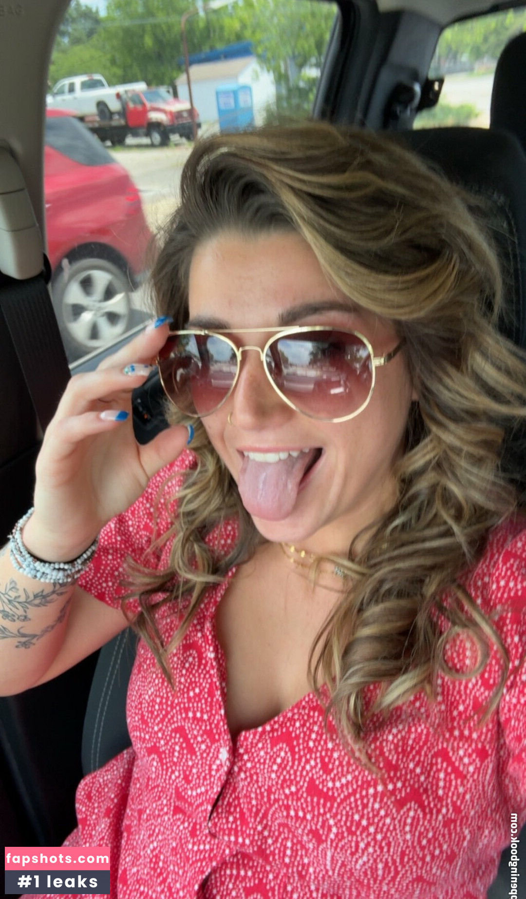 Short_Mcnugget nude babe gallery