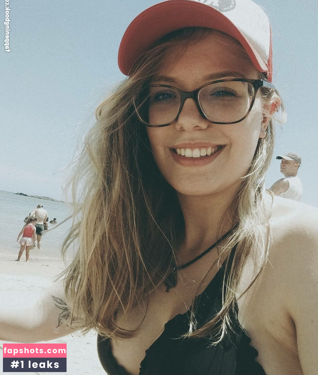 Show Your Girlfriend gallery photo #2