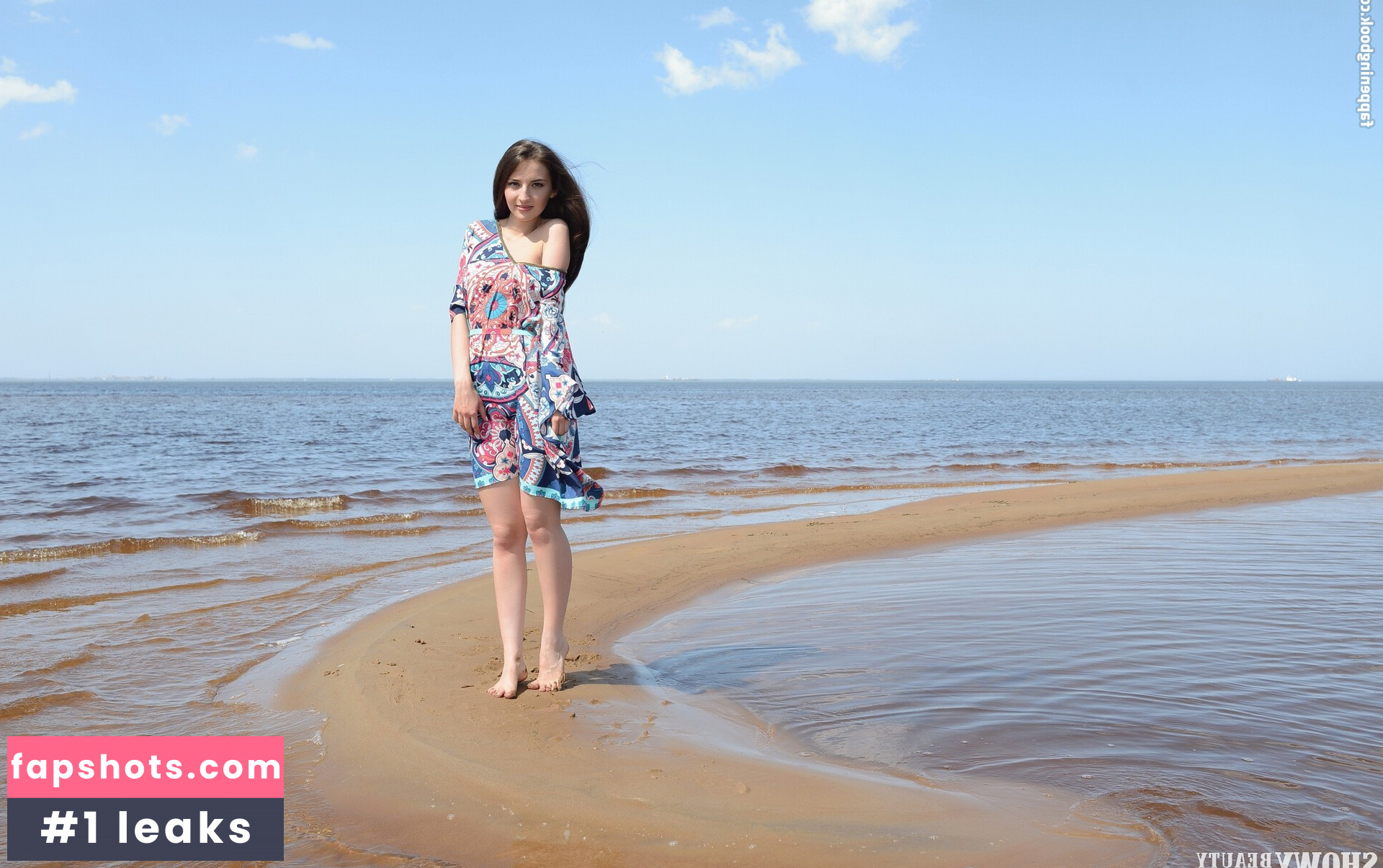 ShowyBeauty gallery photo #315