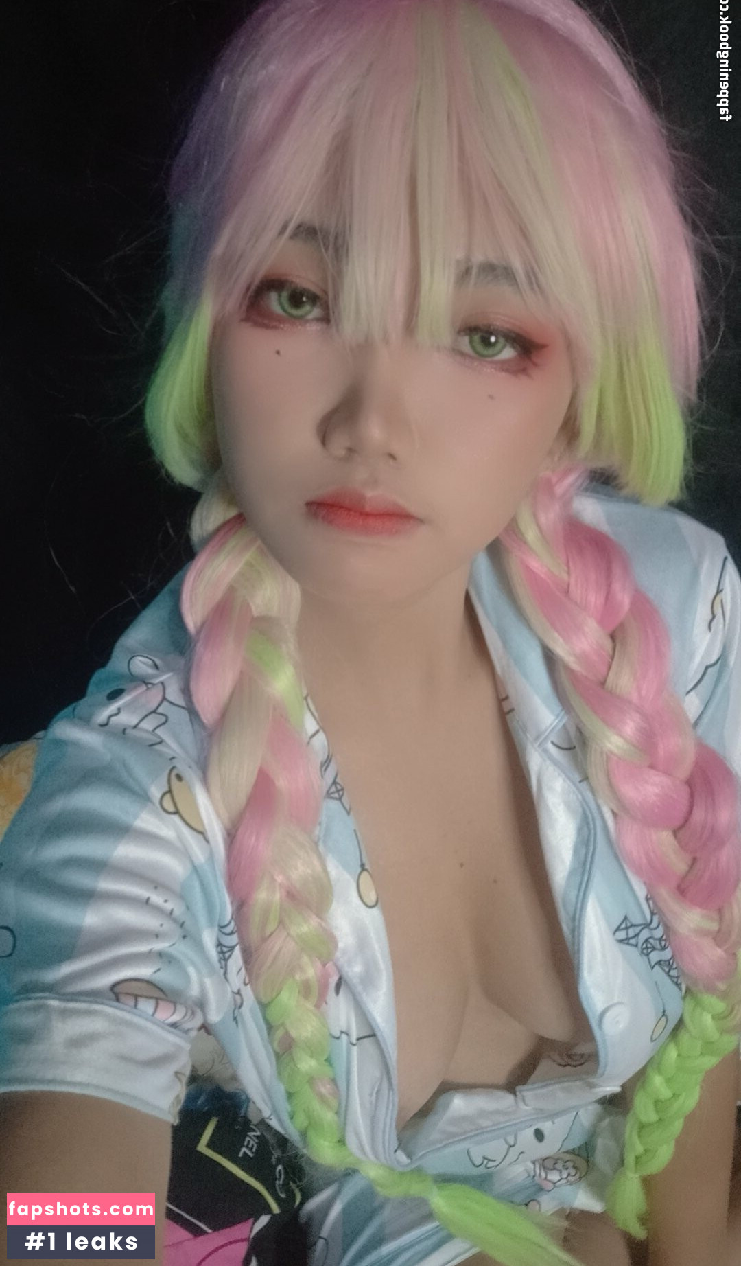 Shushi Cos nude babe gallery