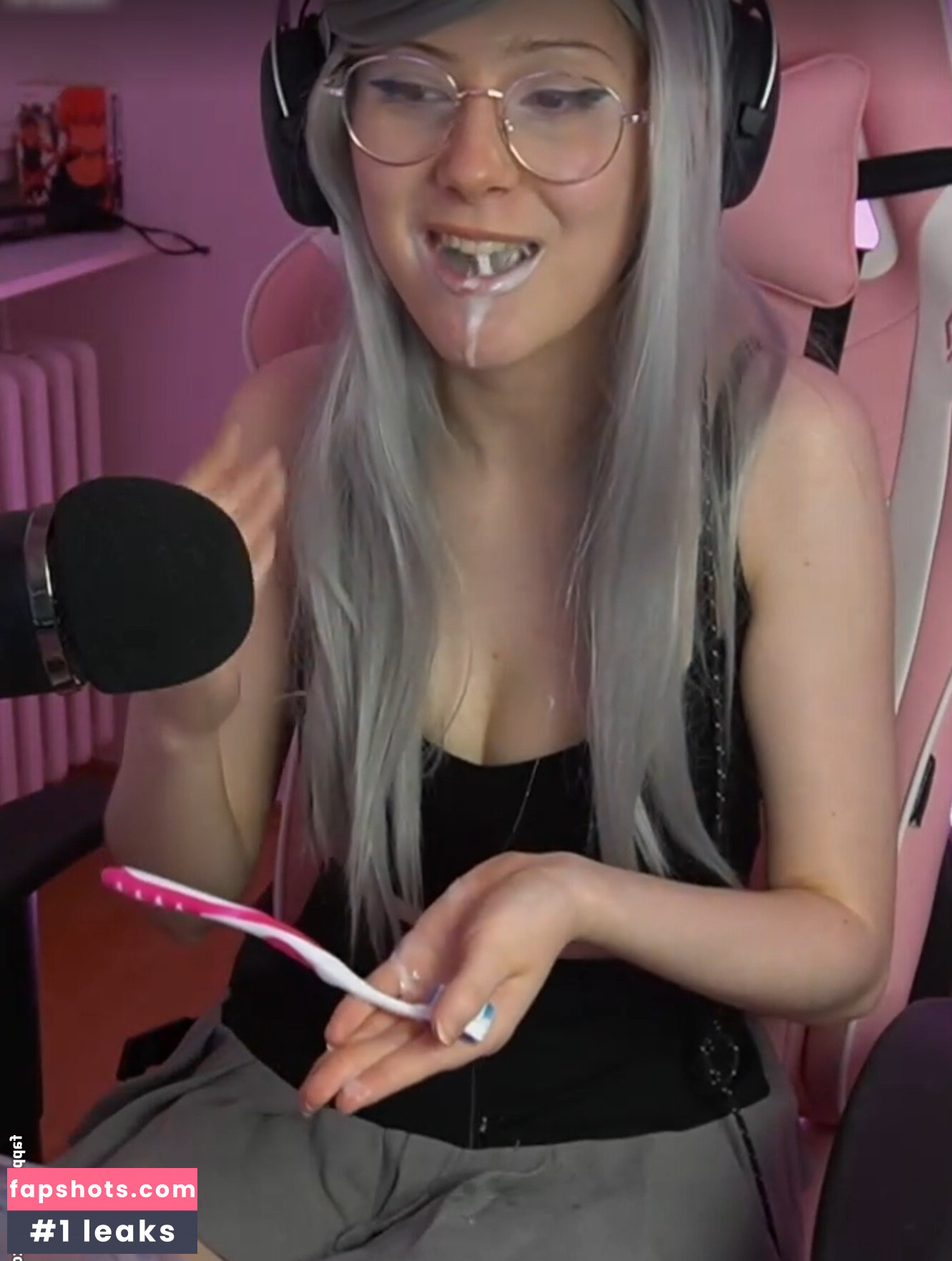 sickEmoAngel gallery photo #25