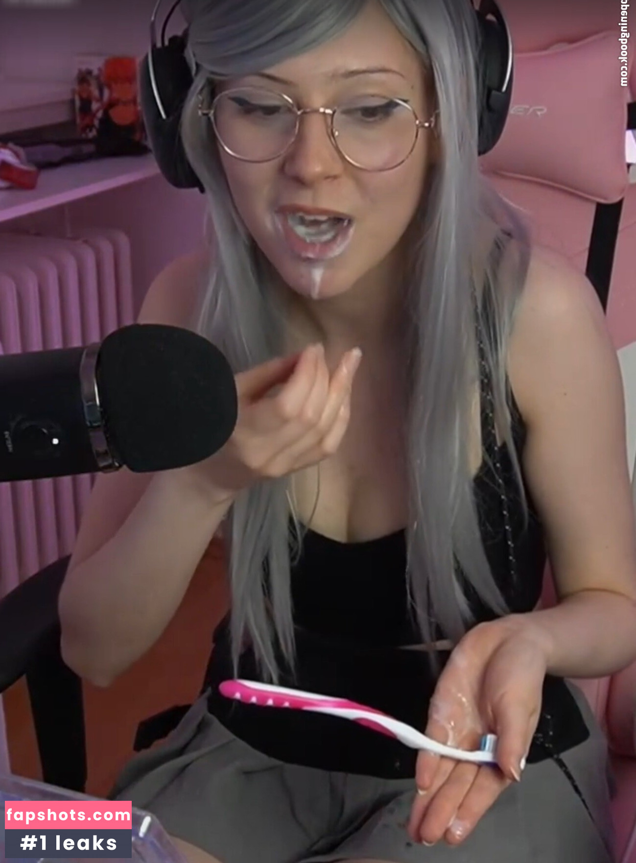 sickEmoAngel gallery photo #28