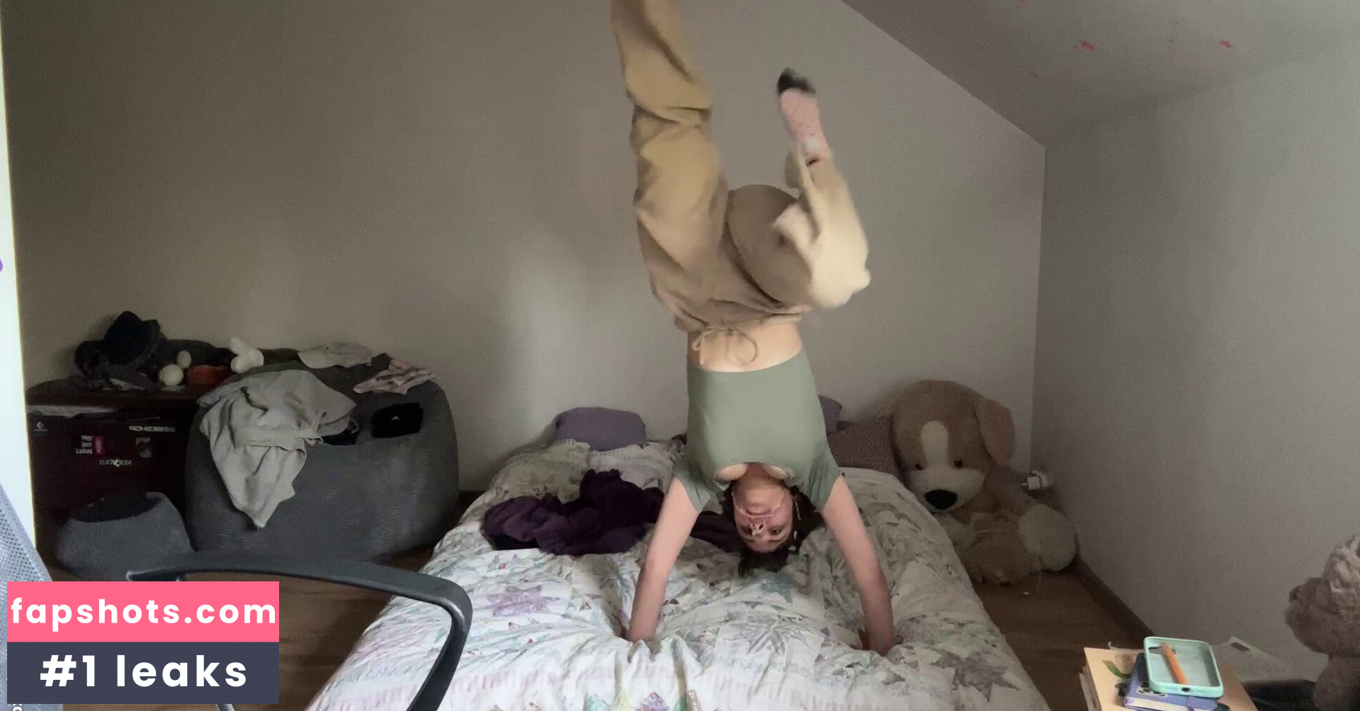 Sidneuke nude babe gallery