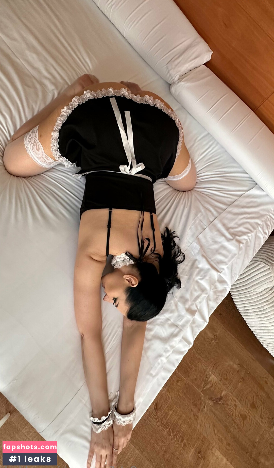 Sienna Black nude babe gallery