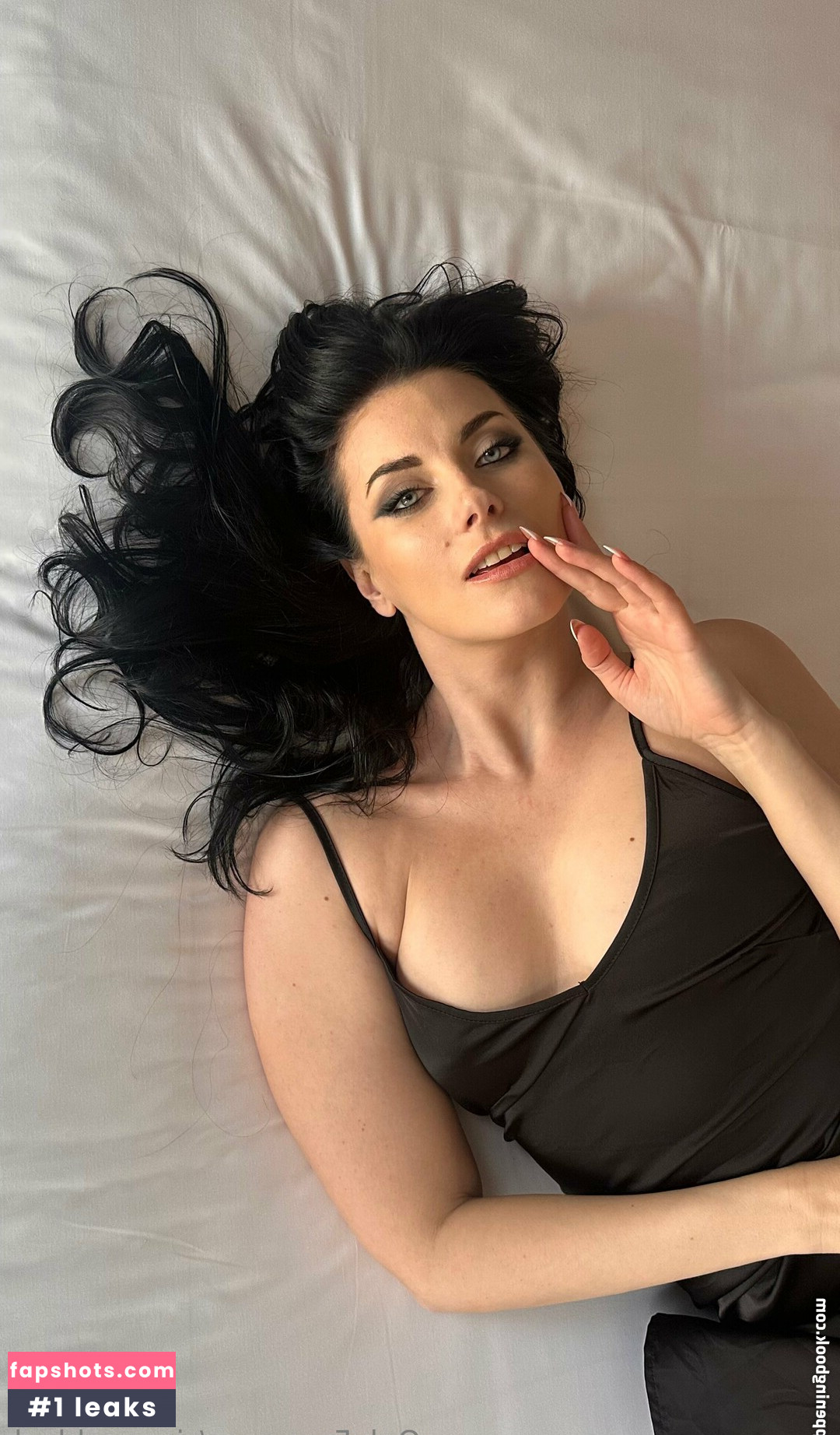 Sienna Black gallery photo #5