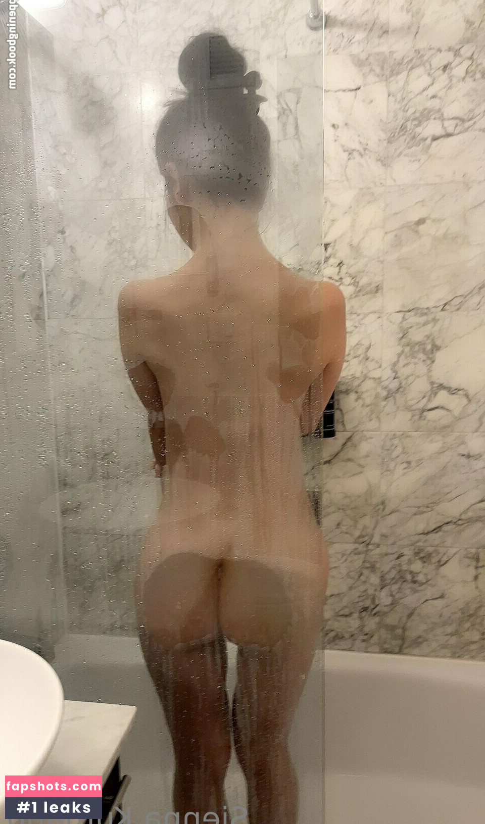 Sienna Kumano gallery photo #10