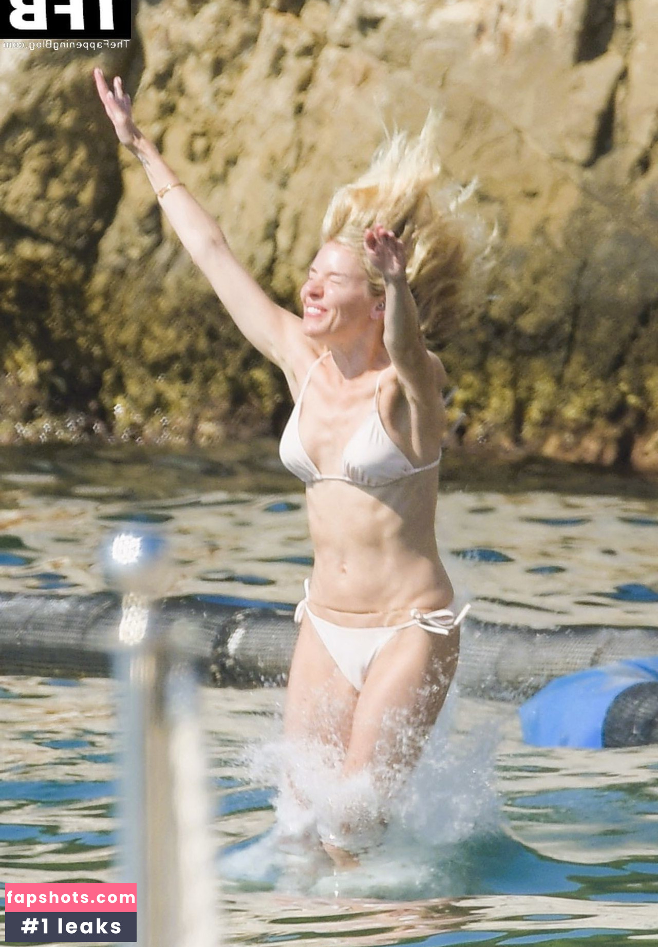 Sienna Miller gallery photo #150