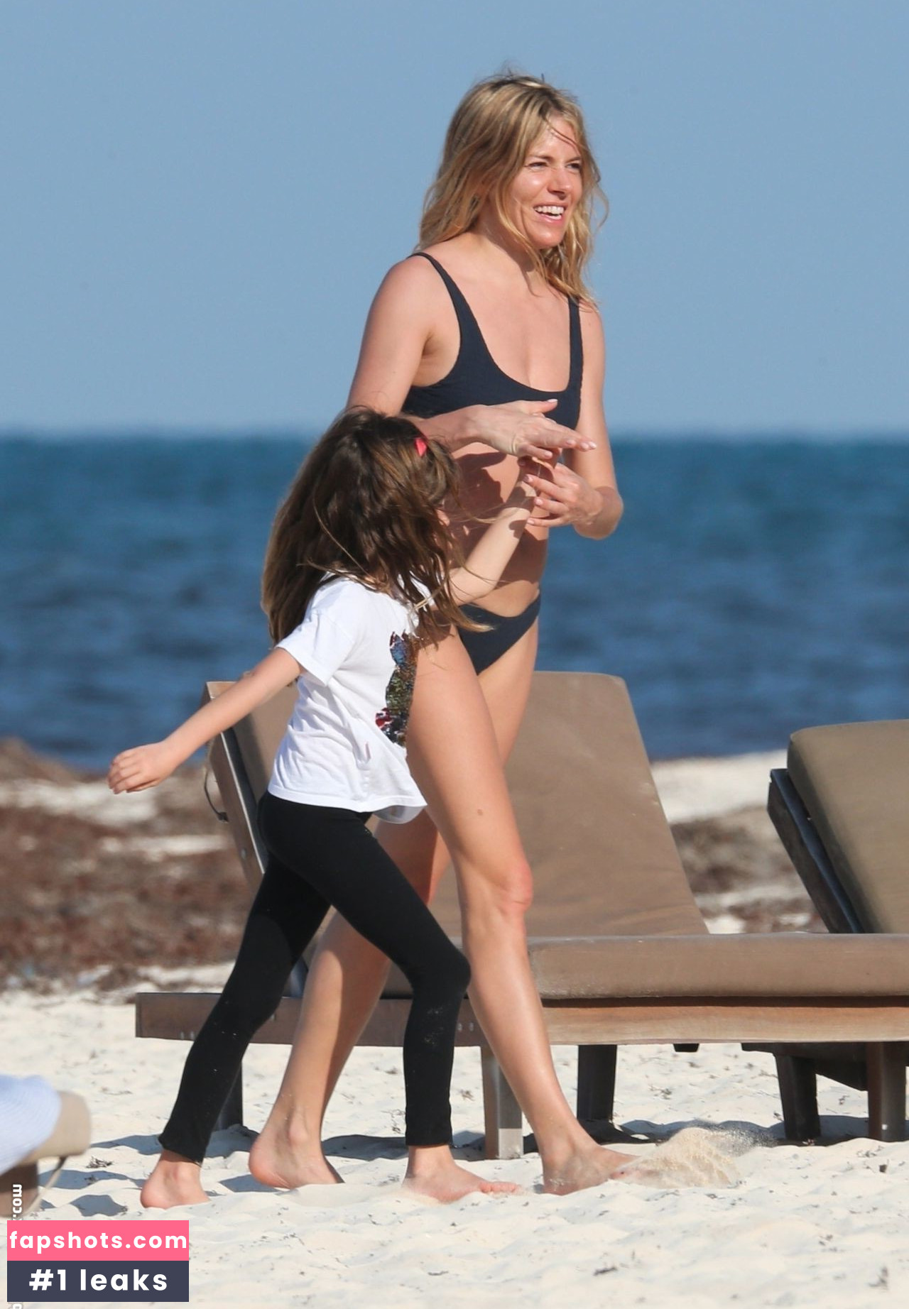 Sienna Miller gallery photo #296