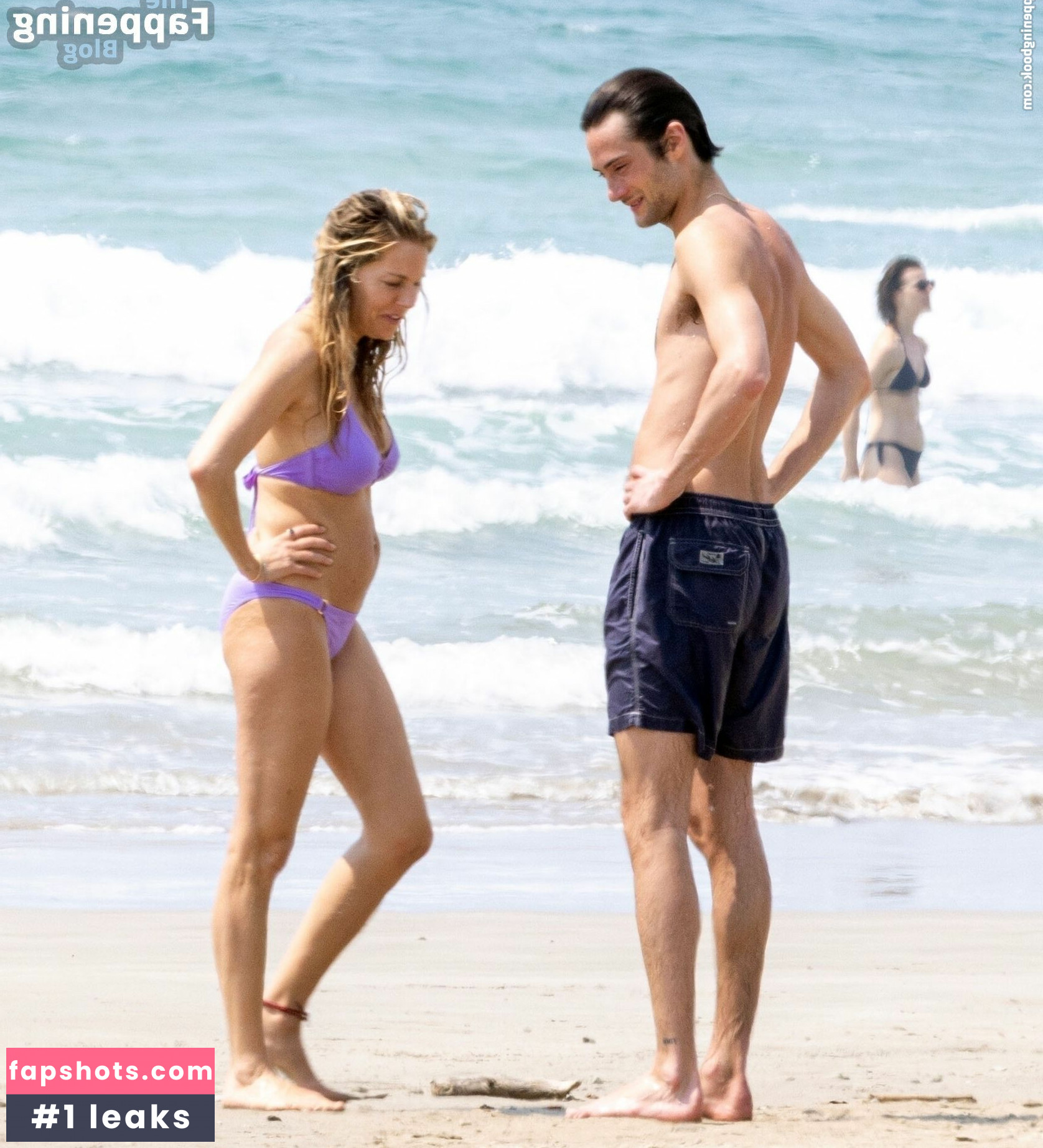 Sienna Miller gallery photo #83