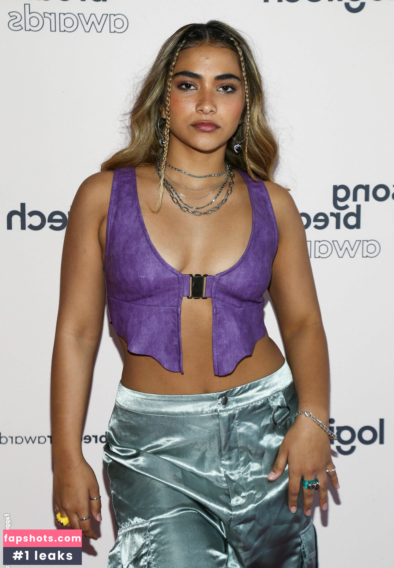 siennamaegomez gallery photo #14