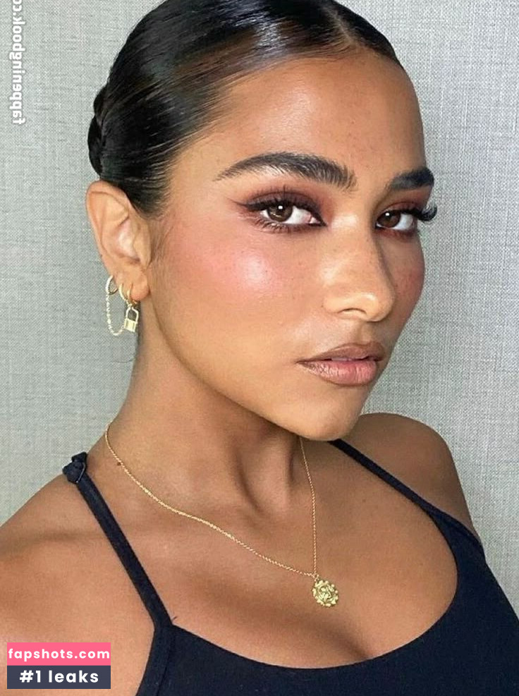 siennamaegomez gallery photo #3