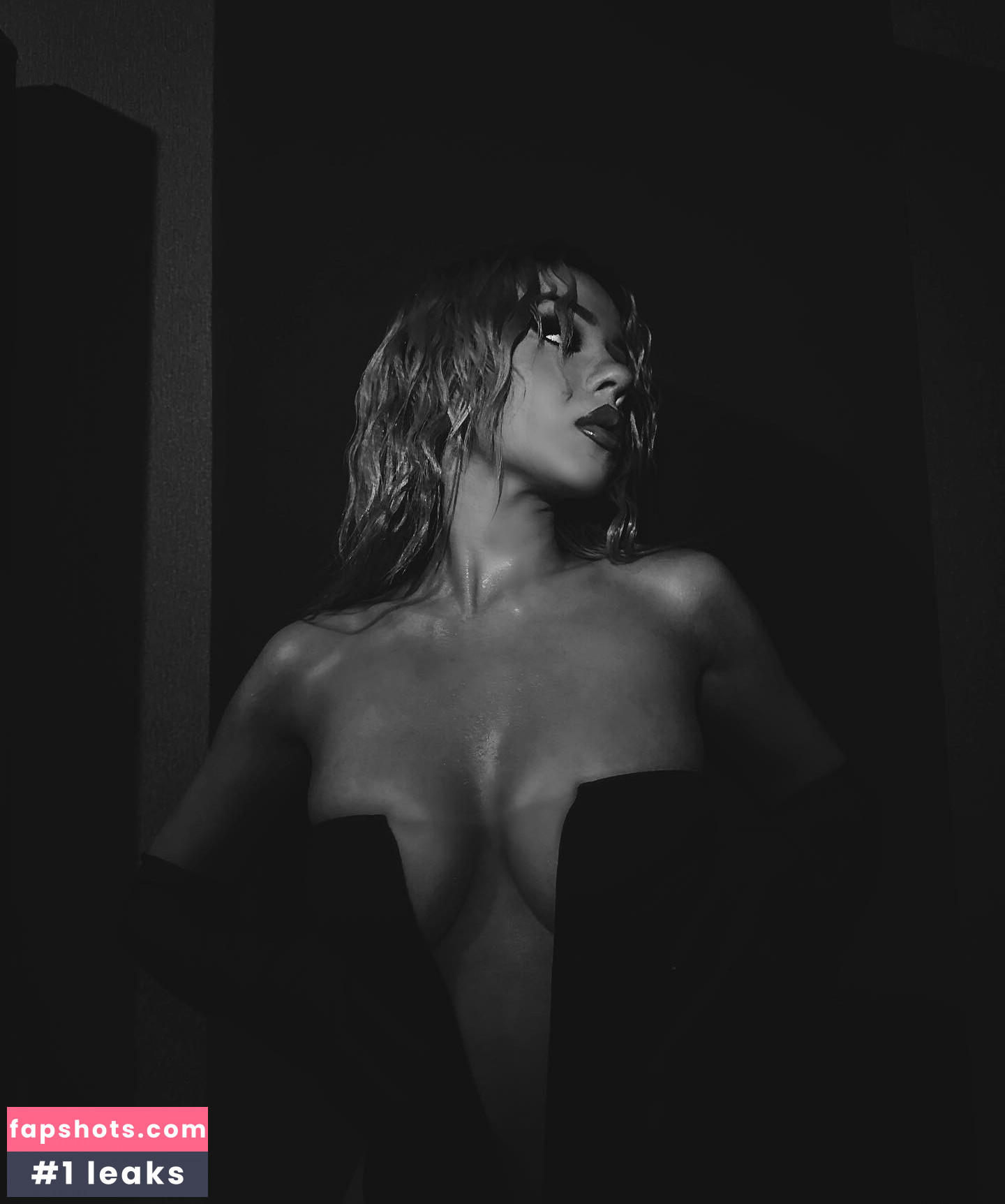 Simona Alphamusic gallery photo #13