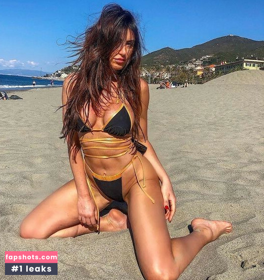 Simona Isceri gallery photo #3