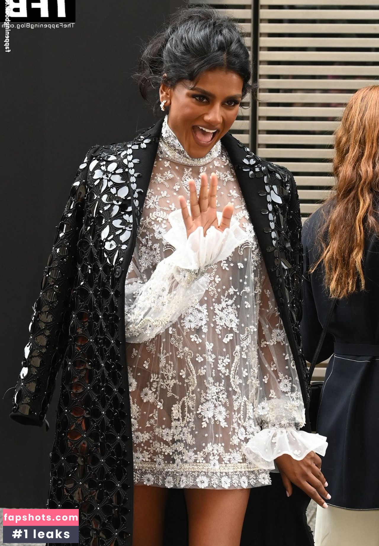 Simone Ashley Nahé úniky fotek pouze od fanoušků #115 - Fapshots