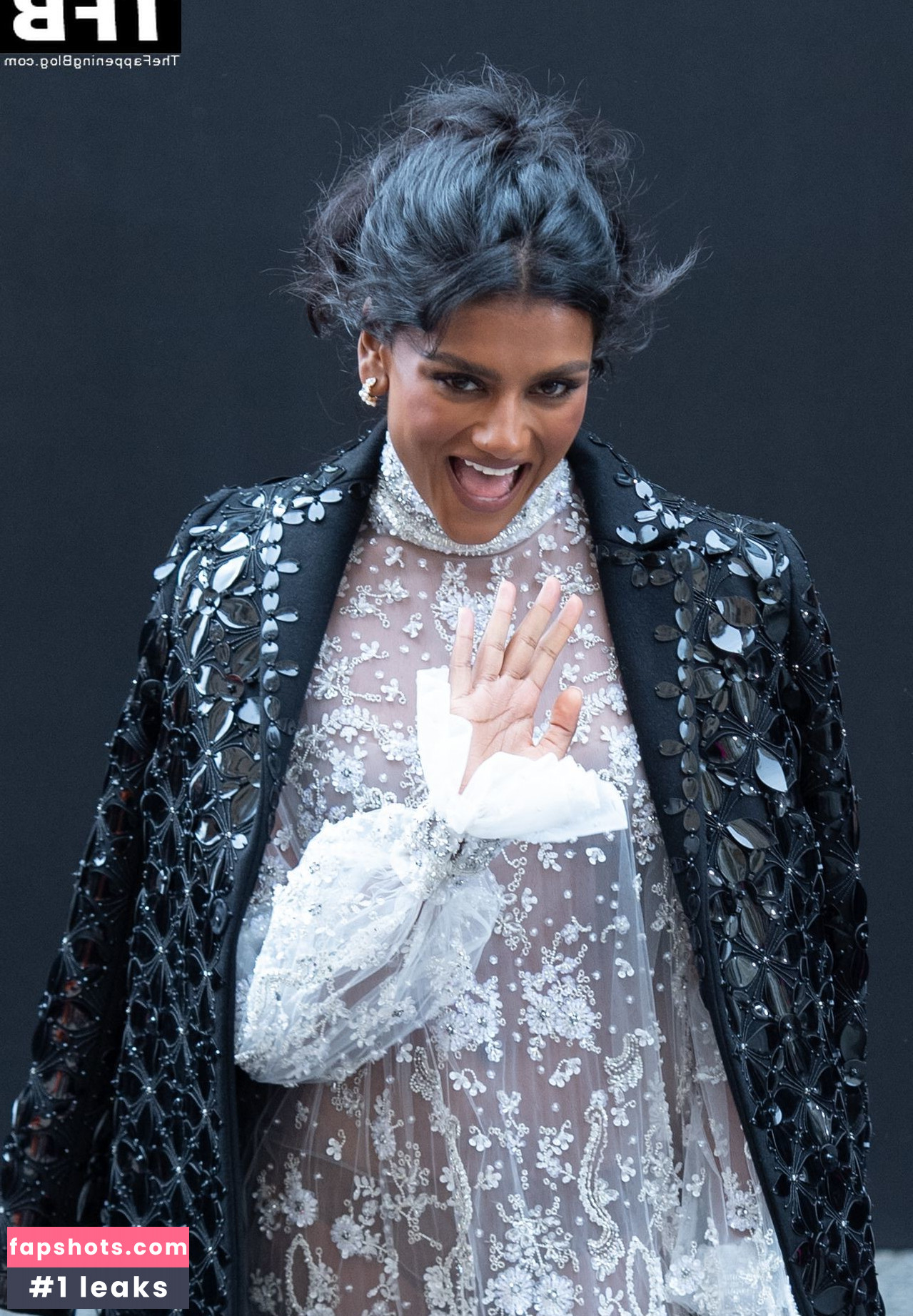 Simone Ashley Nahé úniky fotek pouze od fanoušků #132 - Fapshots