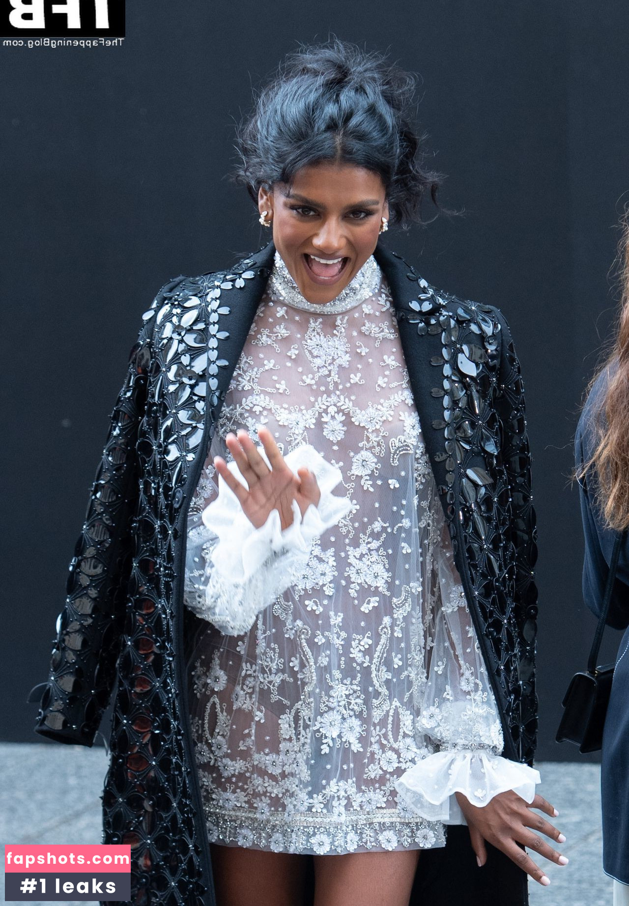 Simone Ashley Nahé úniky fotek pouze od fanoušků #133 - Fapshots