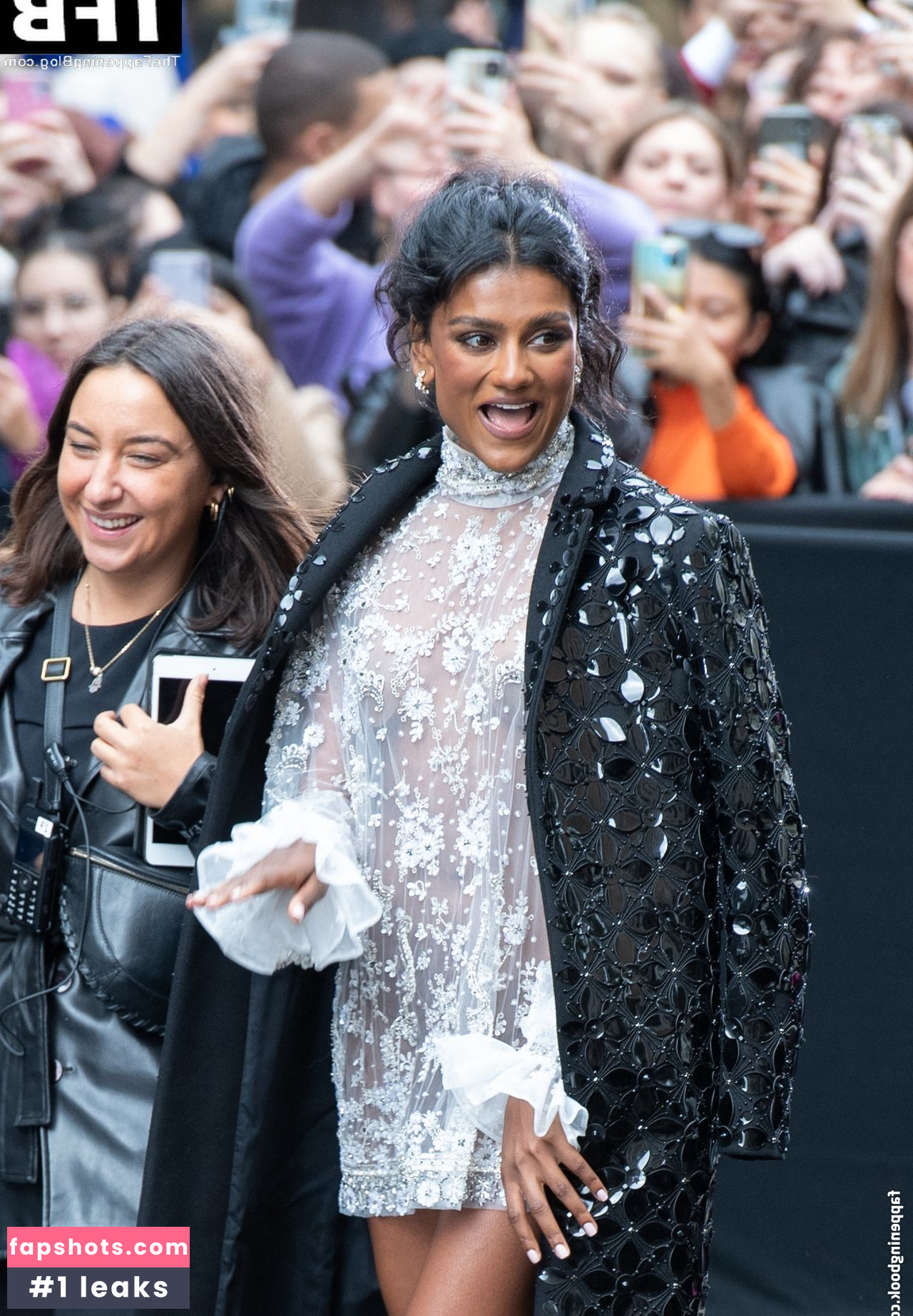 Simone Ashley Nahé úniky fotek pouze od fanoušků #138 - Fapshots