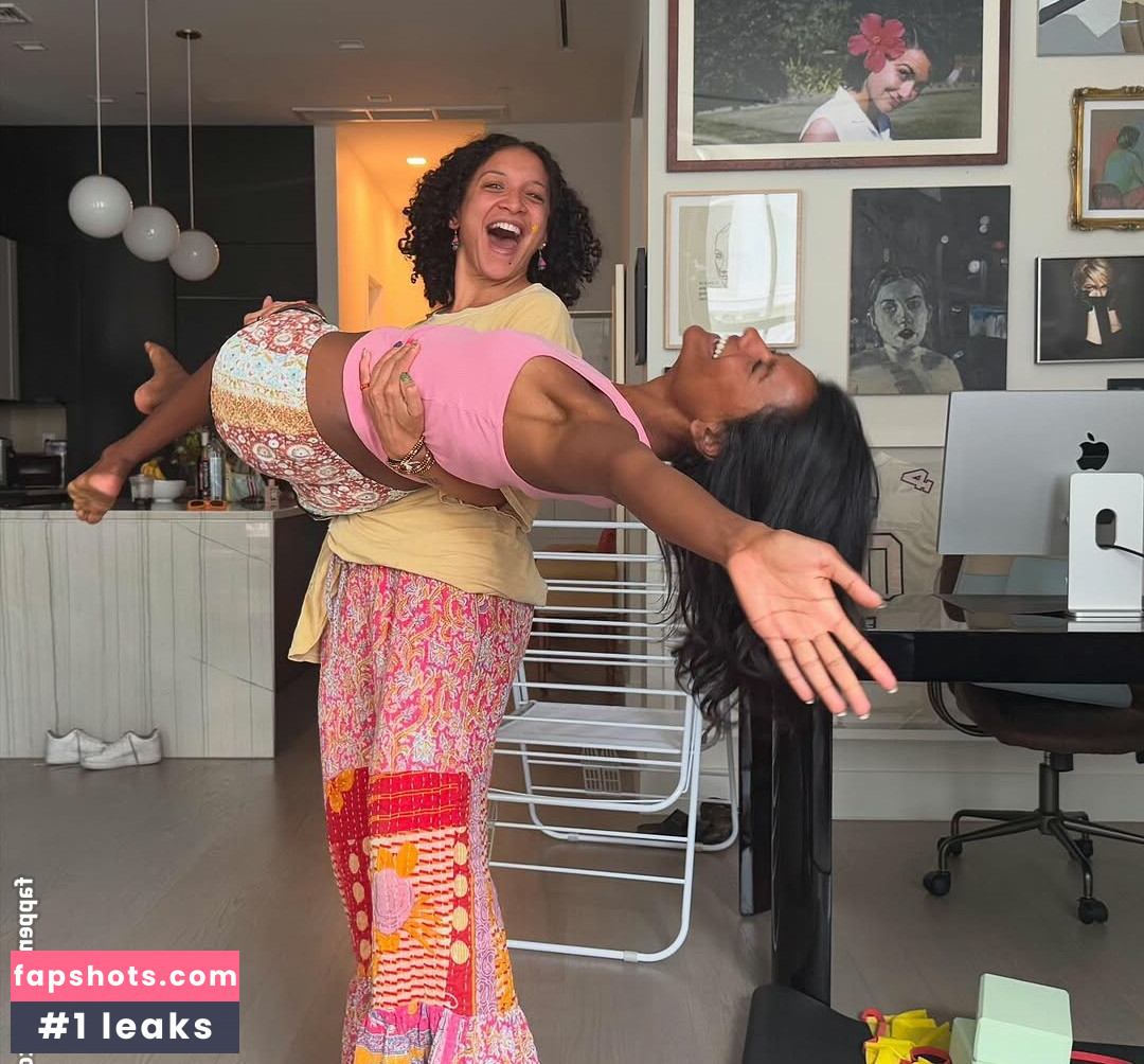 Simone Ashley Nahé úniky fotek pouze od fanoušků #4 - Fapshots