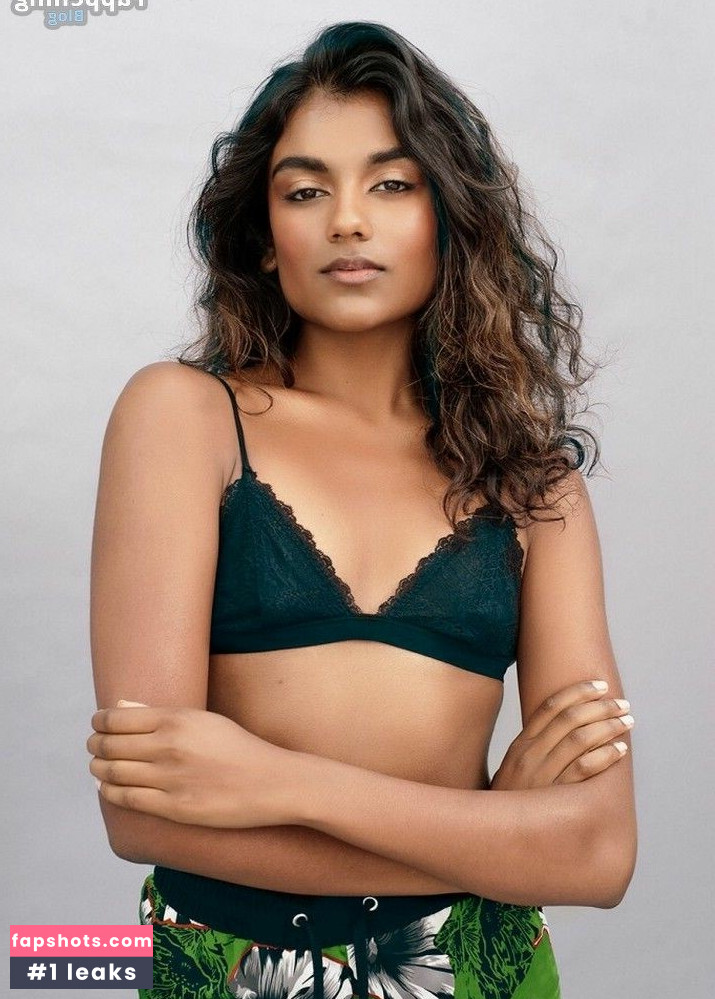 Simone Ashley Nahé úniky fotek pouze od fanoušků #59 - Fapshots