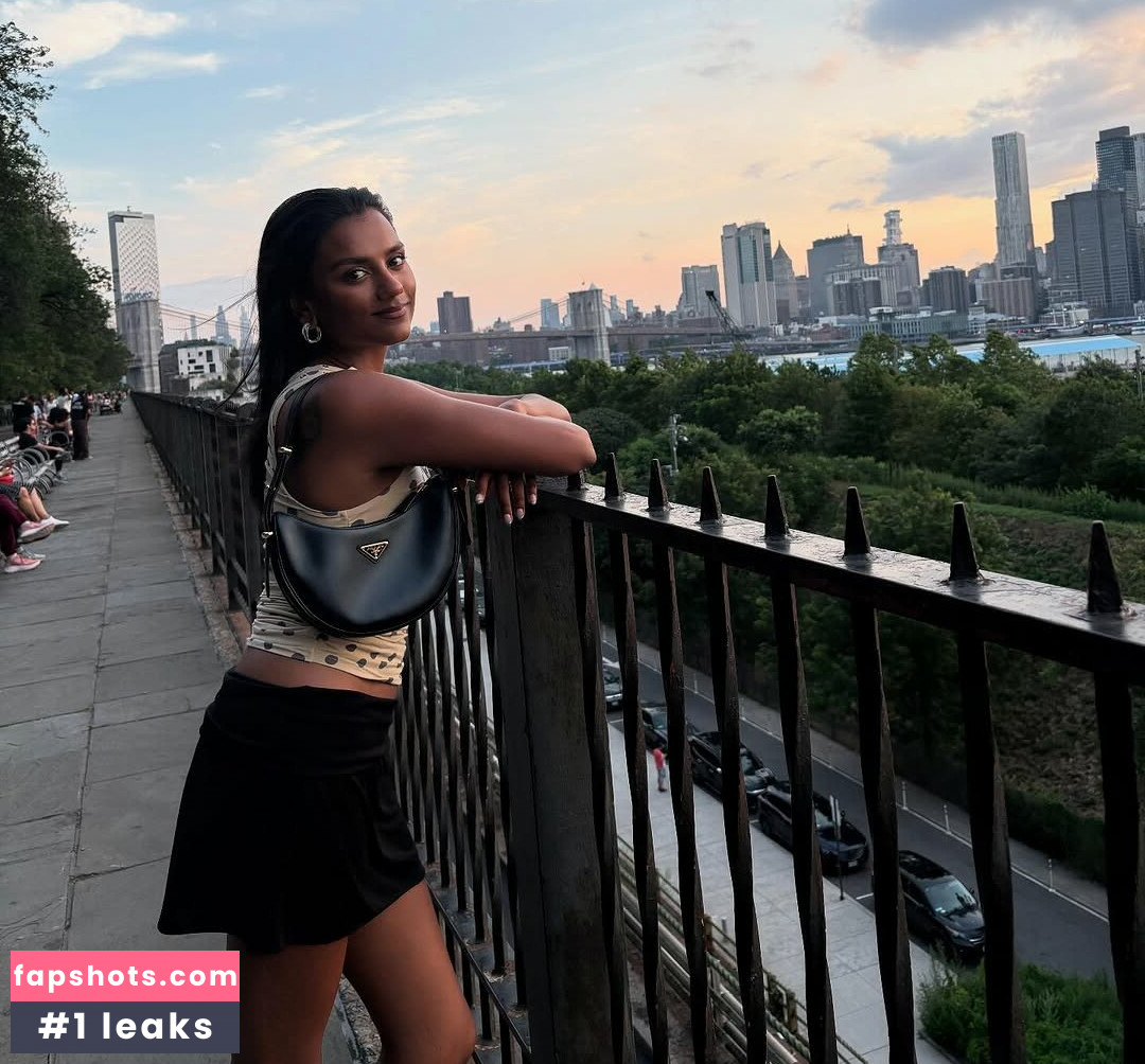 Simone Ashley Nahé úniky fotek pouze od fanoušků #7 - Fapshots