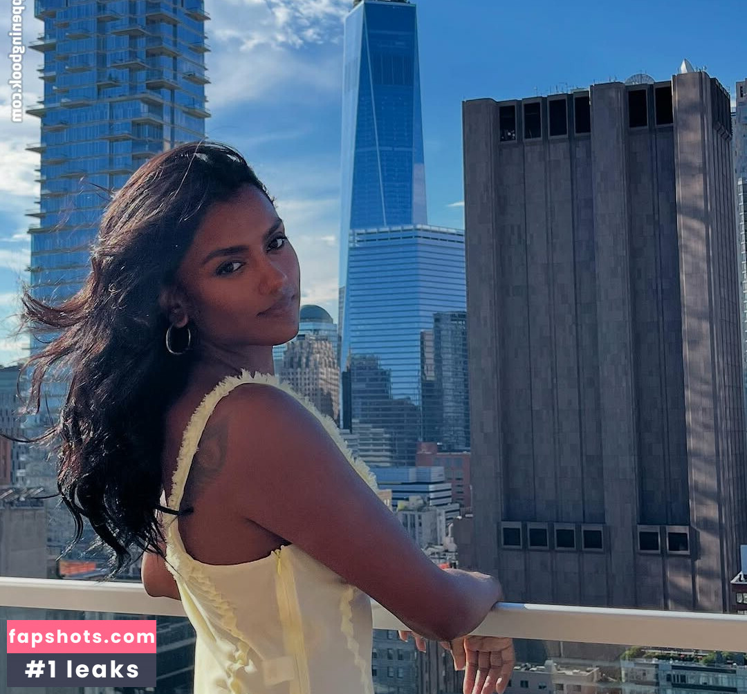 Simone Ashley Nahé úniky fotek pouze od fanoušků #8 - Fapshots