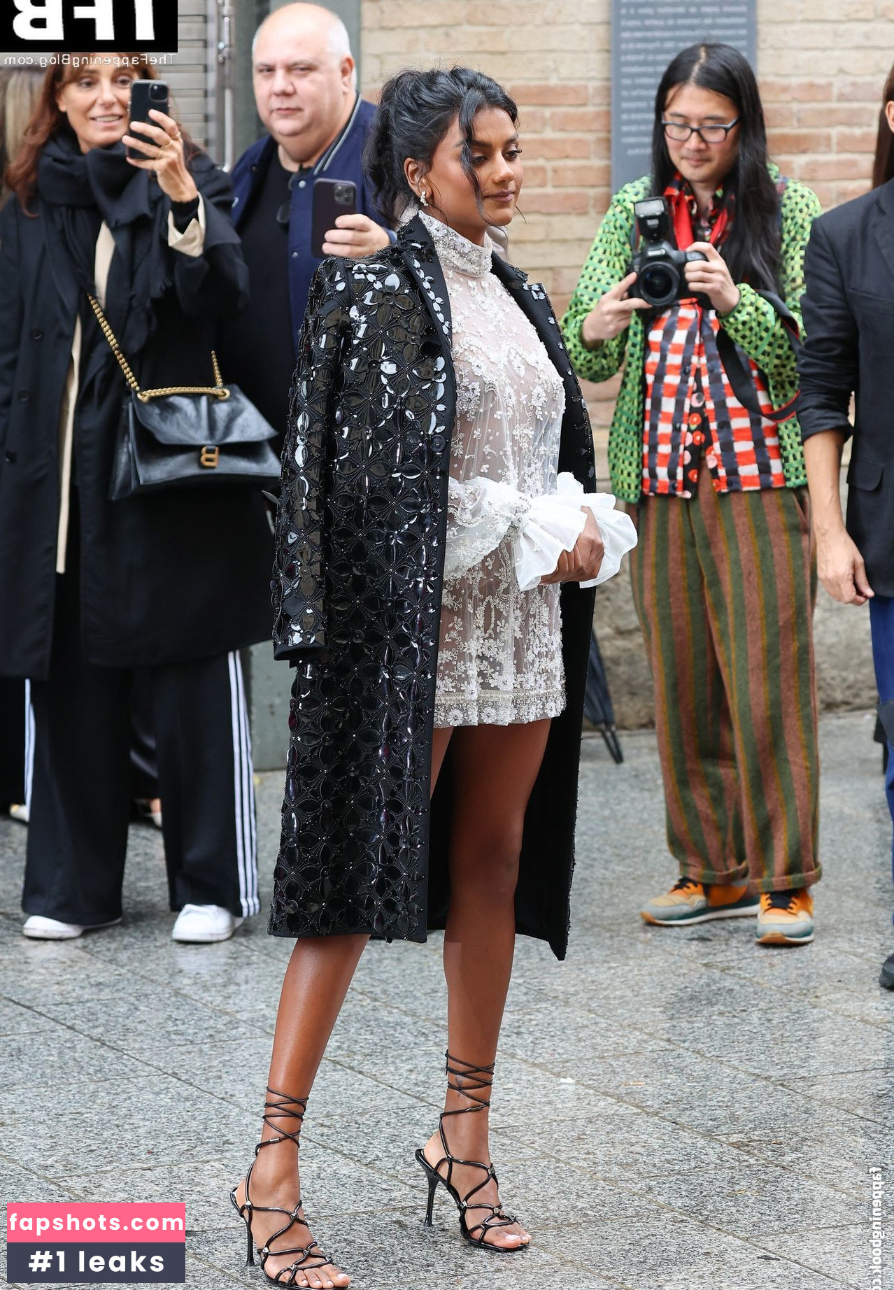 Simone Ashley Nahé úniky fotek pouze od fanoušků #99 - Fapshots