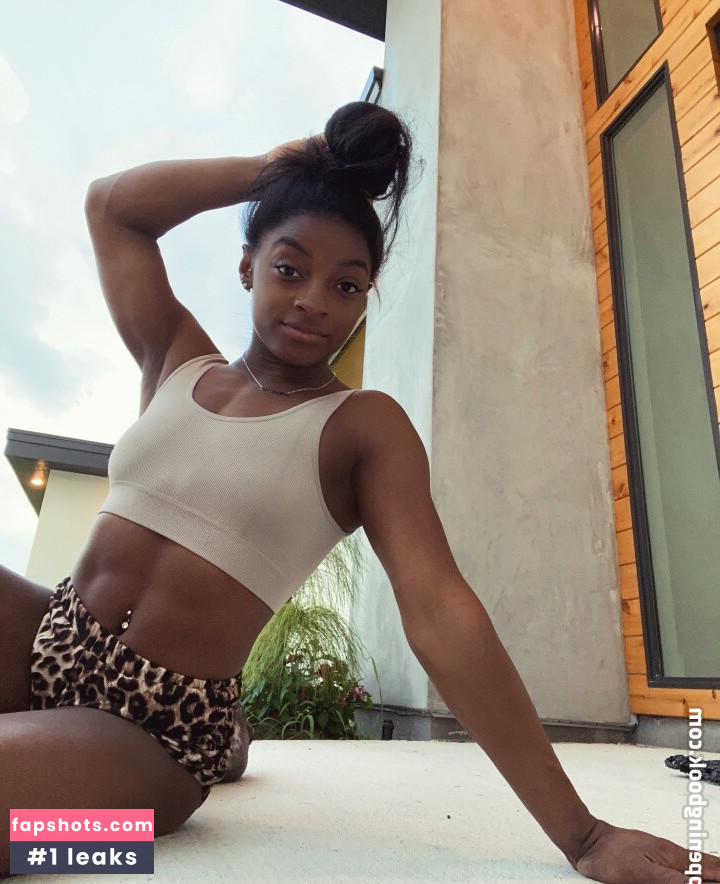 Simone Biles gallery photo #115