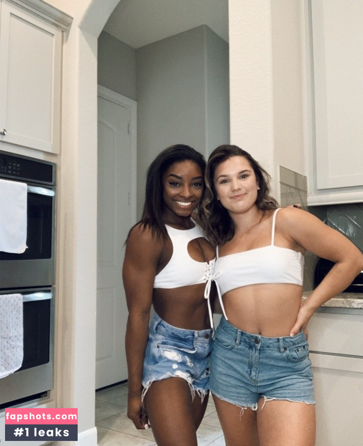 Simone Biles gallery photo #130