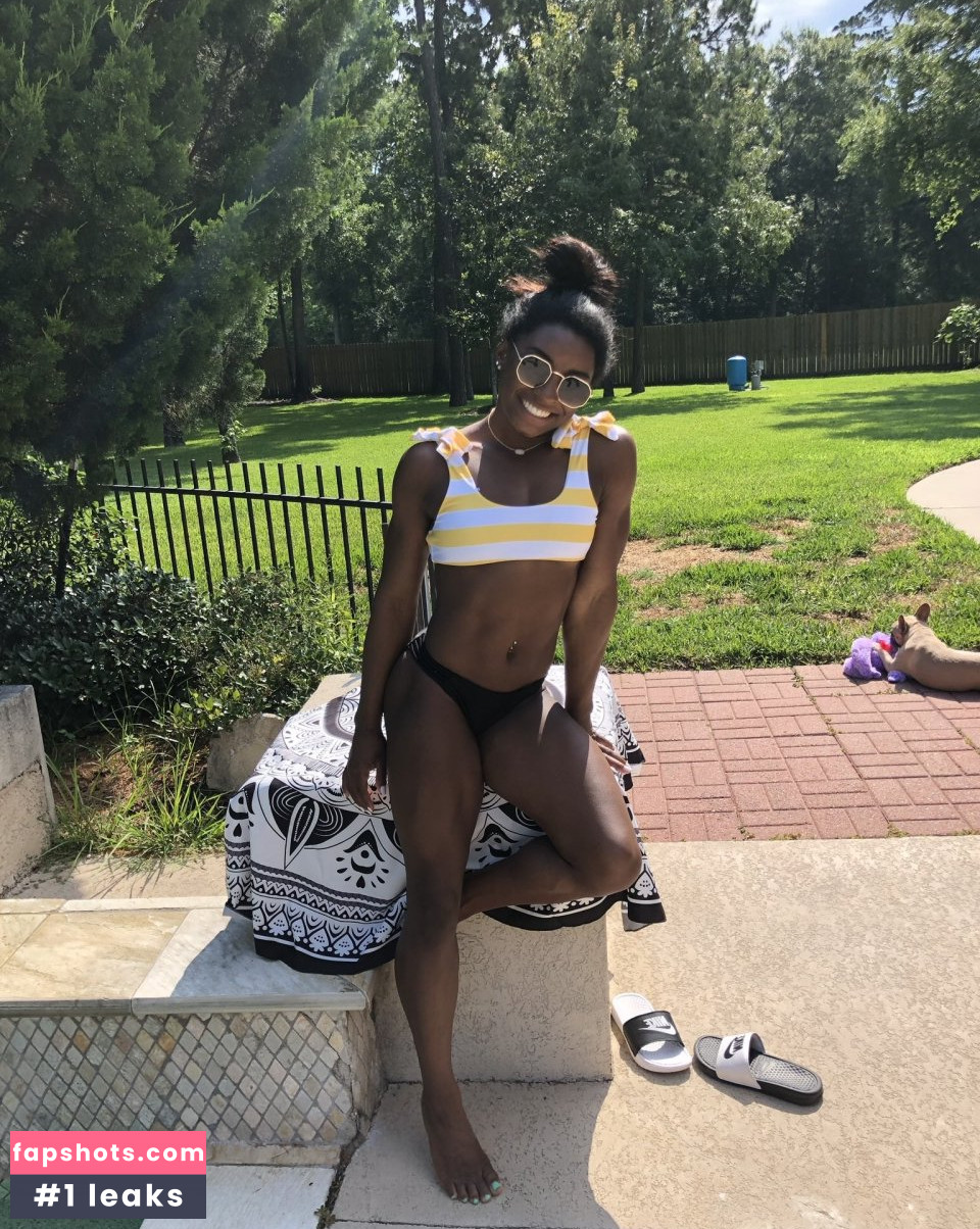 Simone Biles gallery photo #157