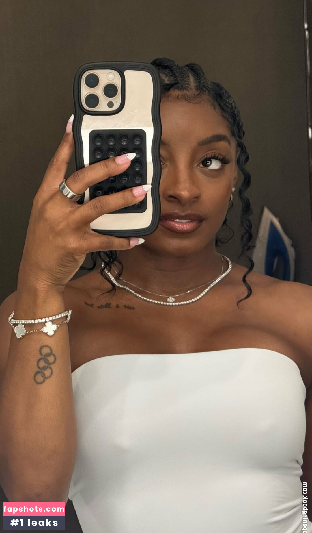 Simone Biles gallery photo #29