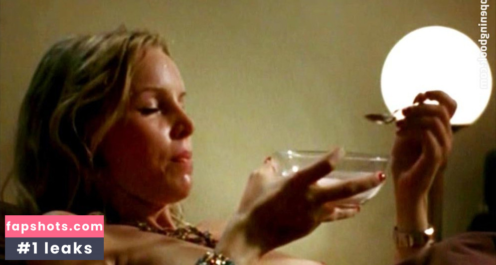 Simone Hanselmann gallery photo #30