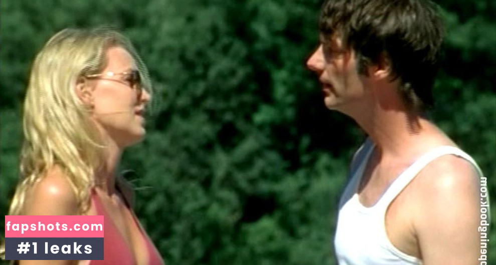 Simone Hanselmann gallery photo #37