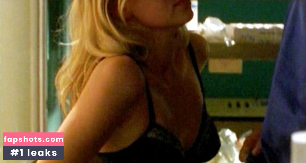 Simone Hanselmann gallery photo #39