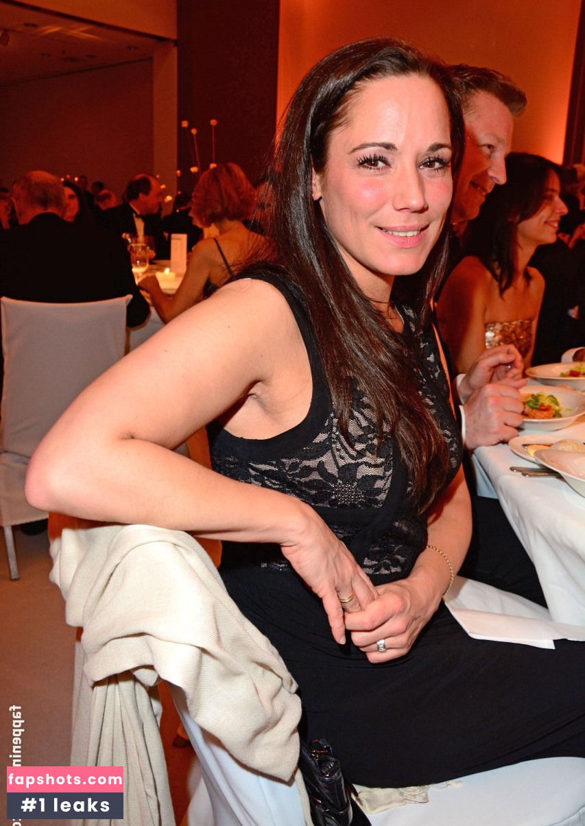 Simone Panteleit gallery photo #5