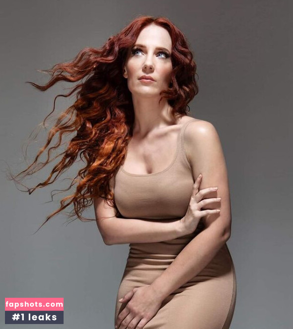 Simone Simons gallery photo #13