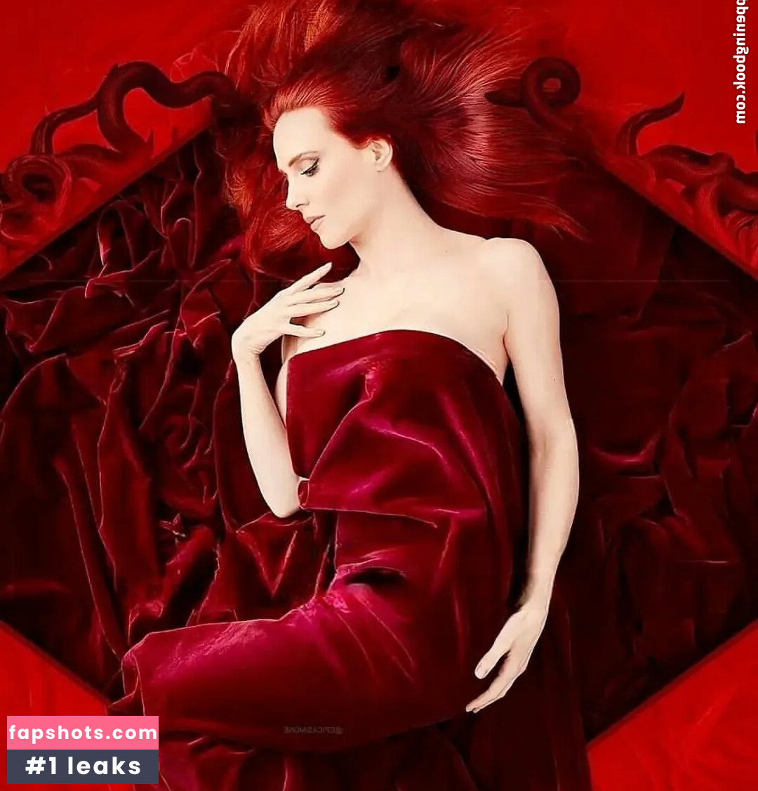 Simone Simons gallery photo #3