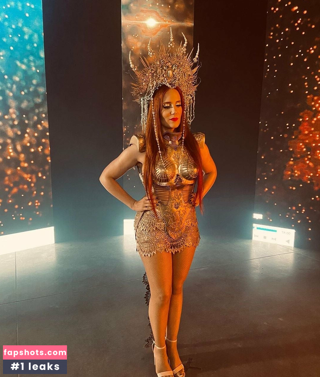 Simone Simons gallery photo #6