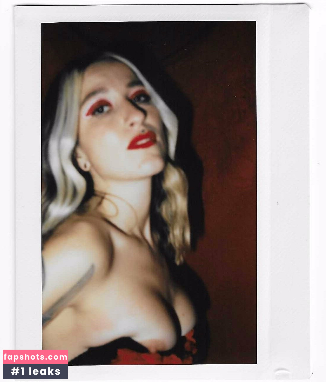 simpwhisperer gallery photo #36