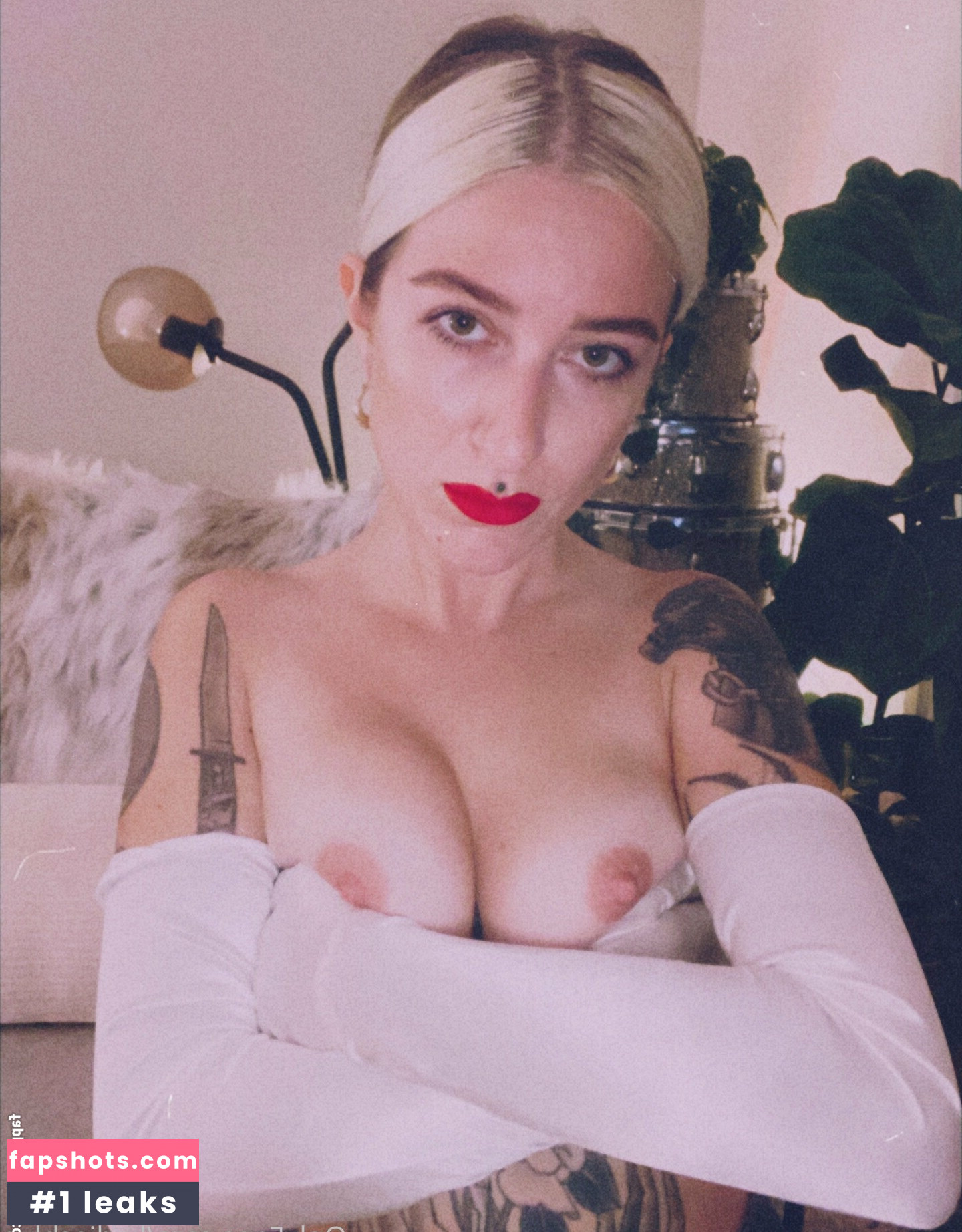 simpwhisperer gallery photo #40