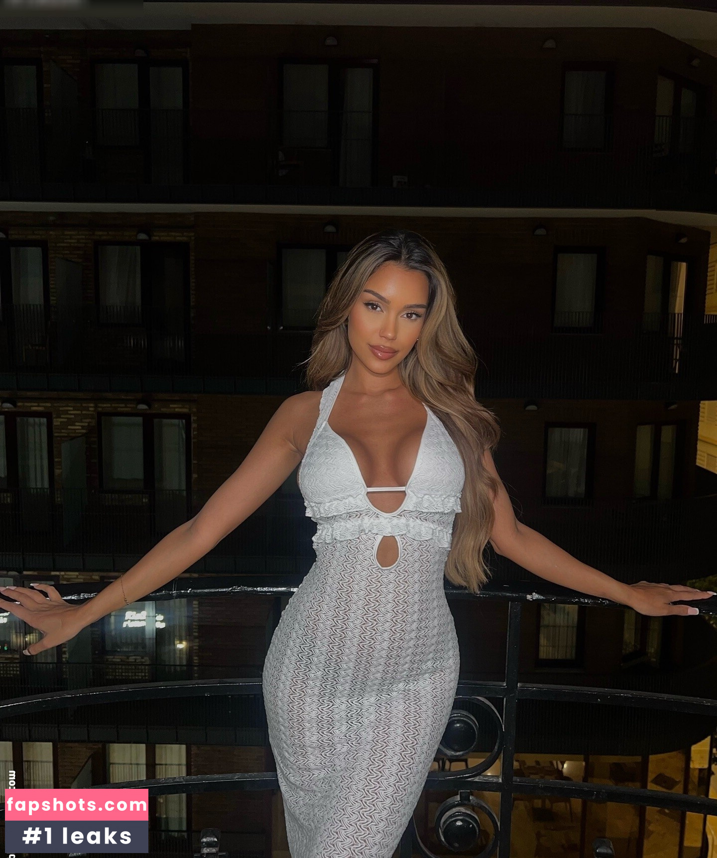 Sina Elisa gallery photo #2