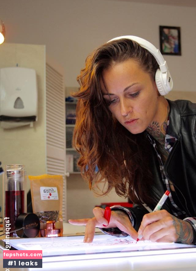 Sina Minou gallery photo #28