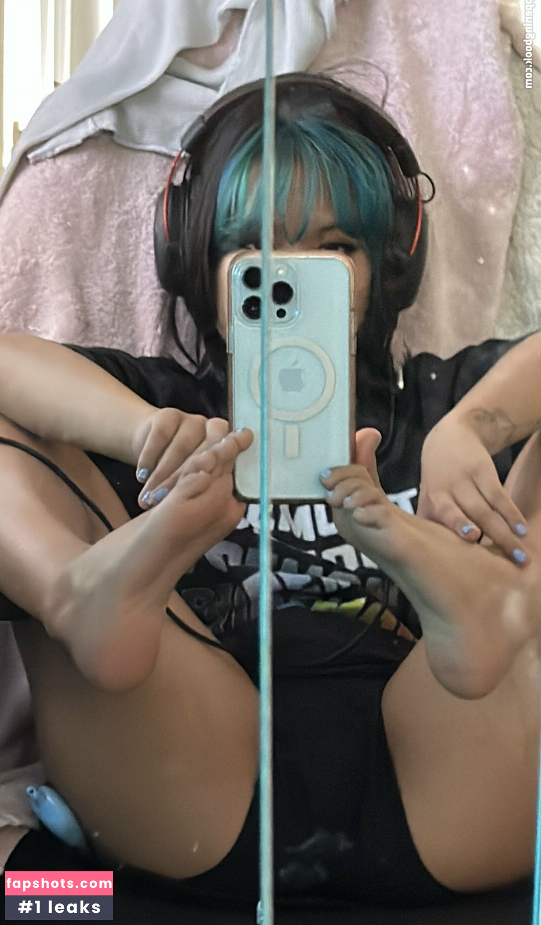 Sinifer nude babe gallery