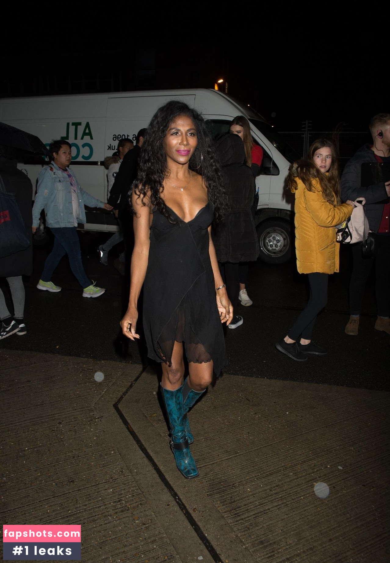 Sinitta gallery photo #57