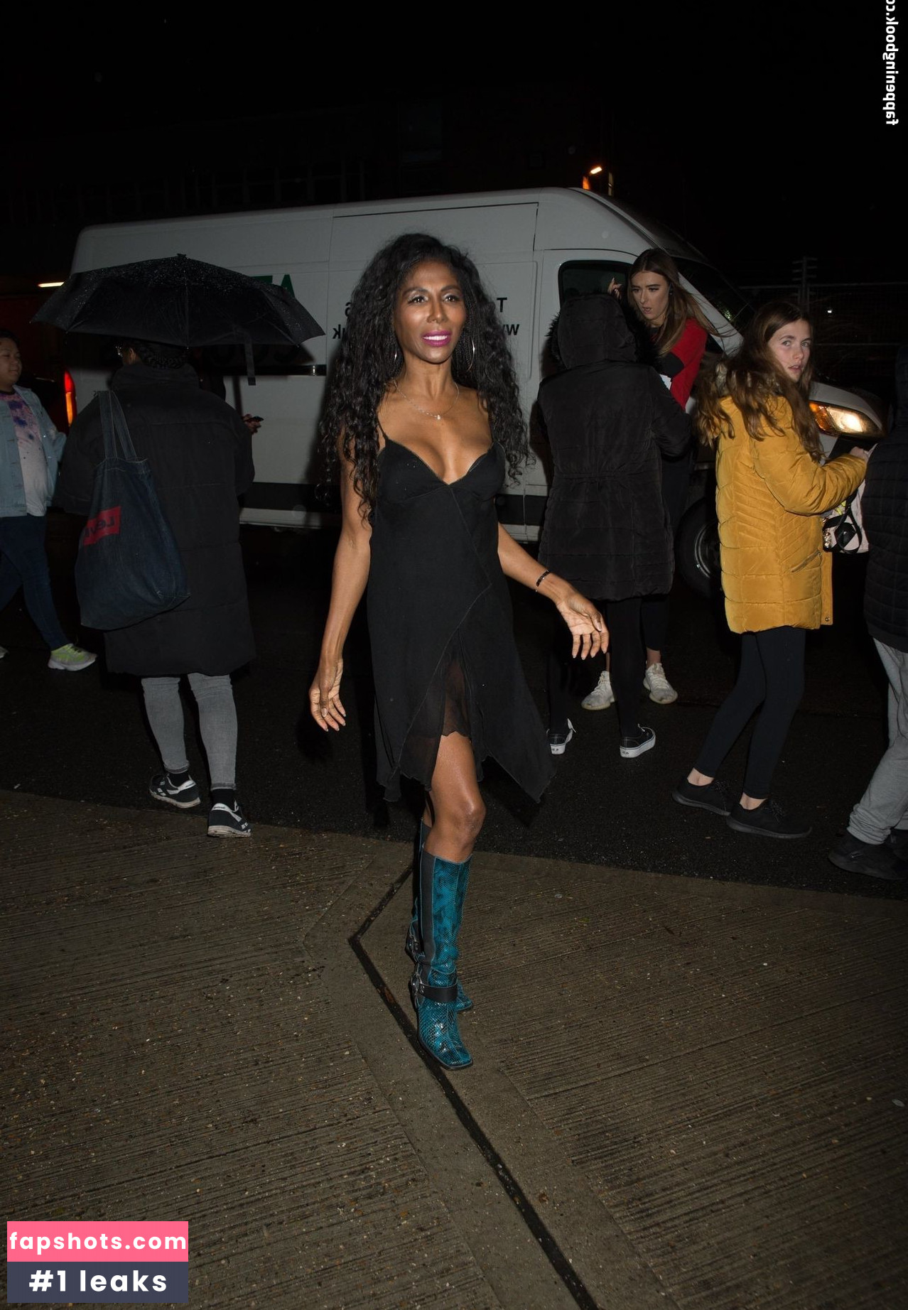 Sinitta gallery photo #59