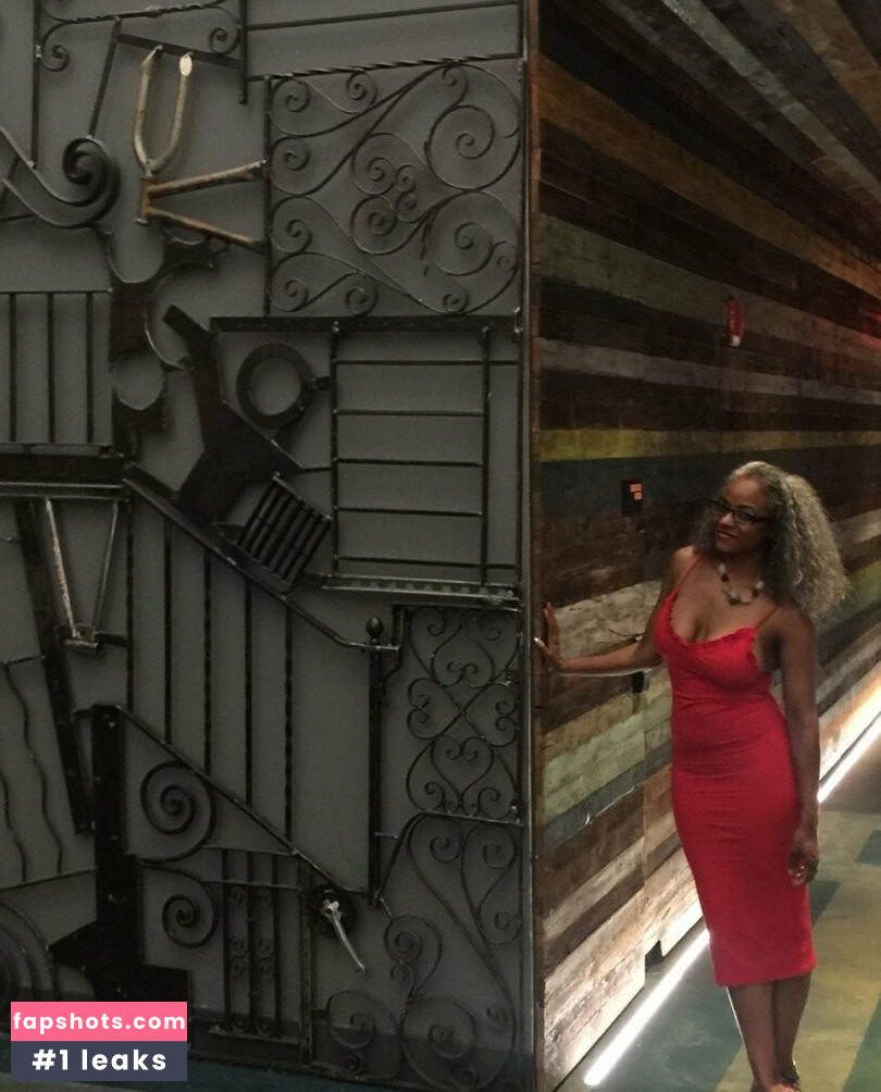 Sinnamon Love gallery photo #57