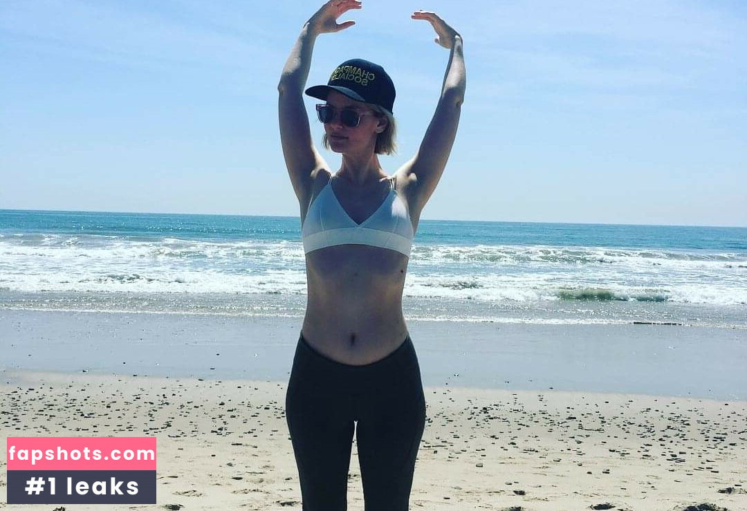 Siobhan Thompson gallery photo #2