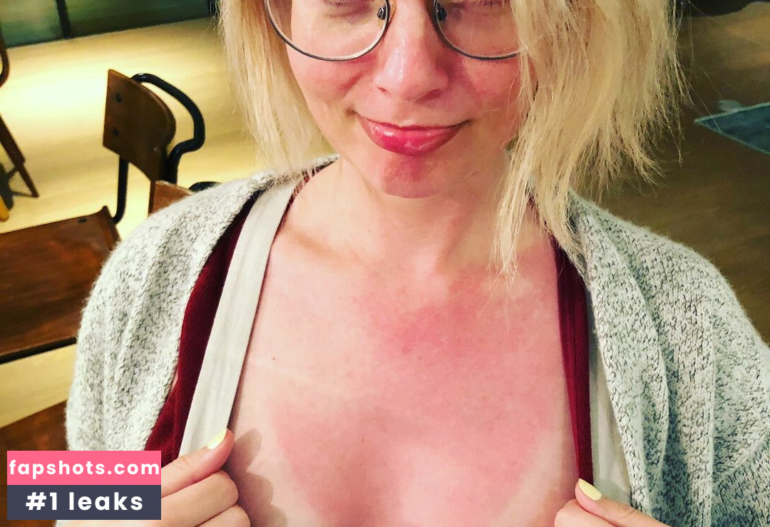 Siobhan Thompson gallery photo #3