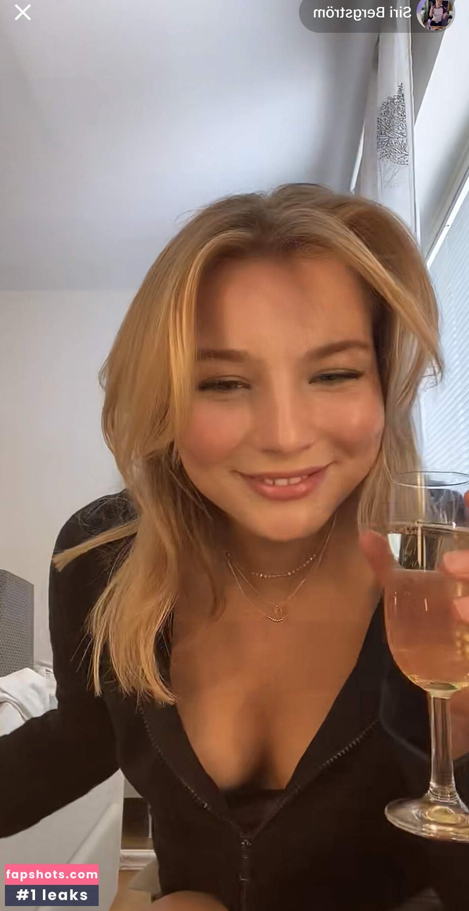 Siri54 gallery photo #11